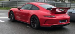 Porsche 911 GT3 rouge en vue arrière