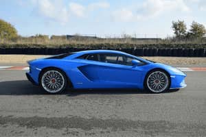 Lamborghini Aventador S de profil