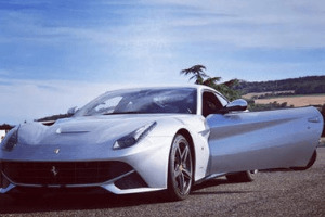 Ferrari F12 Berlinetta sur le circuit de Mornay 