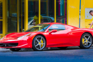 Ferrari 458 Italia rouge de profil