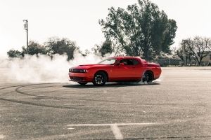 Dodge challenger en drift