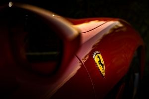 Logo Ferrari sur la carrosserie