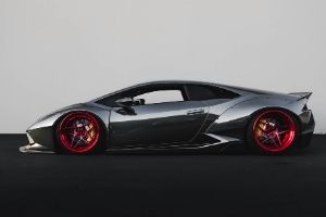 Lamborghini Huracan grise avec un body kit