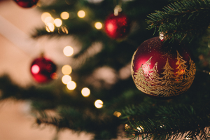 Boule de noël sur un sapin 