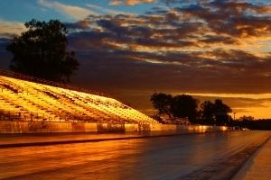 Circuit de Lohéac avec un couché de soleil