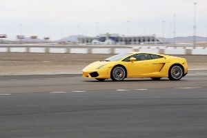 Lamborghini Gallardo Jaune de profil sur circuit