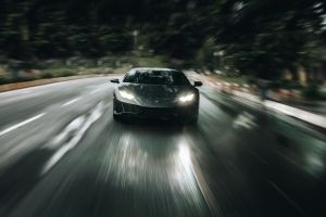 Lamborghini Huracan noir sur route
