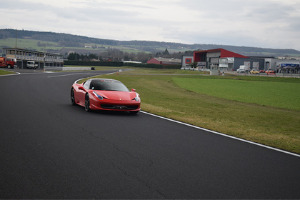 Ferrari 458 Italia sur circuit