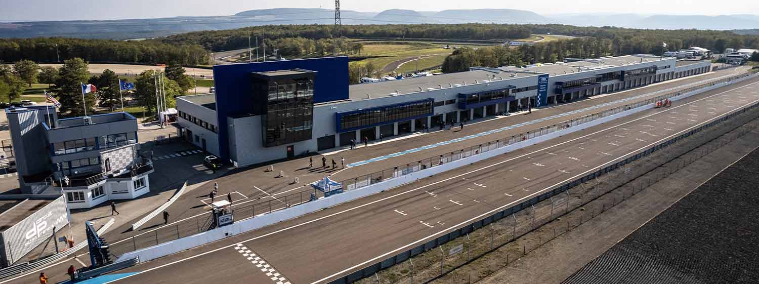 Ligne des stands circuit