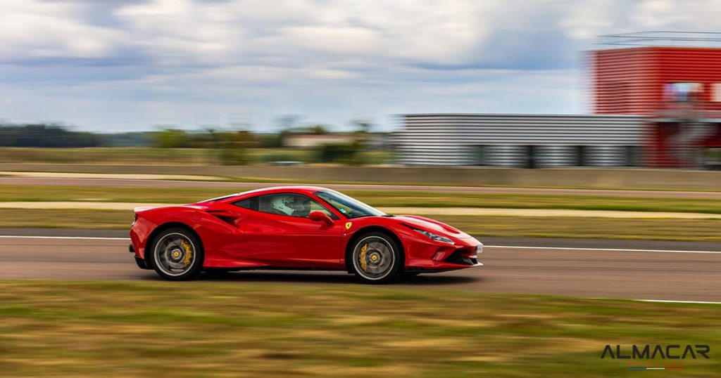 Stage de pilotage en Ferrari sur le circuit de Lohéac